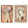 Baby Mouse in matchbox rose Maïleg Maileg Ikaipaka jeux &